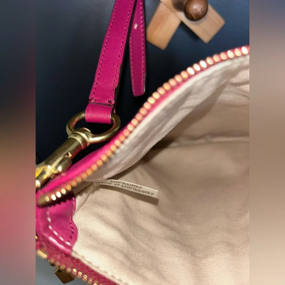 Coach 47989 Legacy Leather
Swingpack Crossbody Bag - Picture 14 of 16